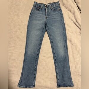 Levi's Women's High-Rise Straight Jeans in Medium Blue Wash